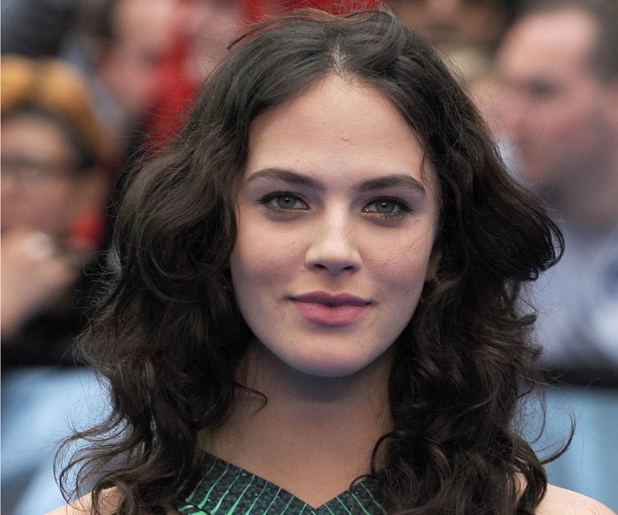 Jessica Brown Findlay facelift body measurements nose job