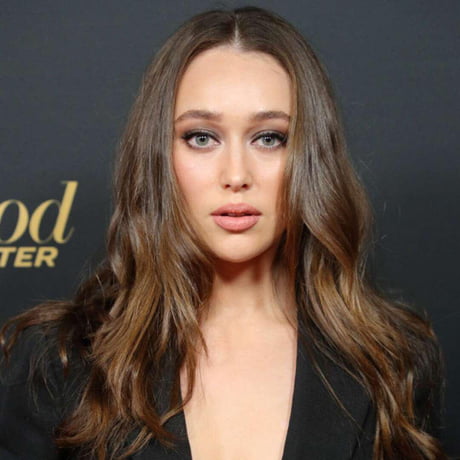 Alycia Debnam-Carey Plastic Surgery Face