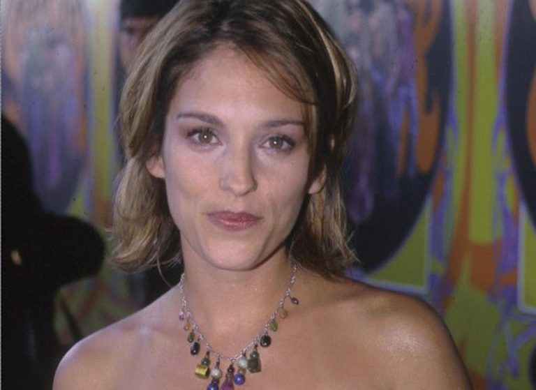 Amy Jo Johnson Plastic Surgery and Body Measurements