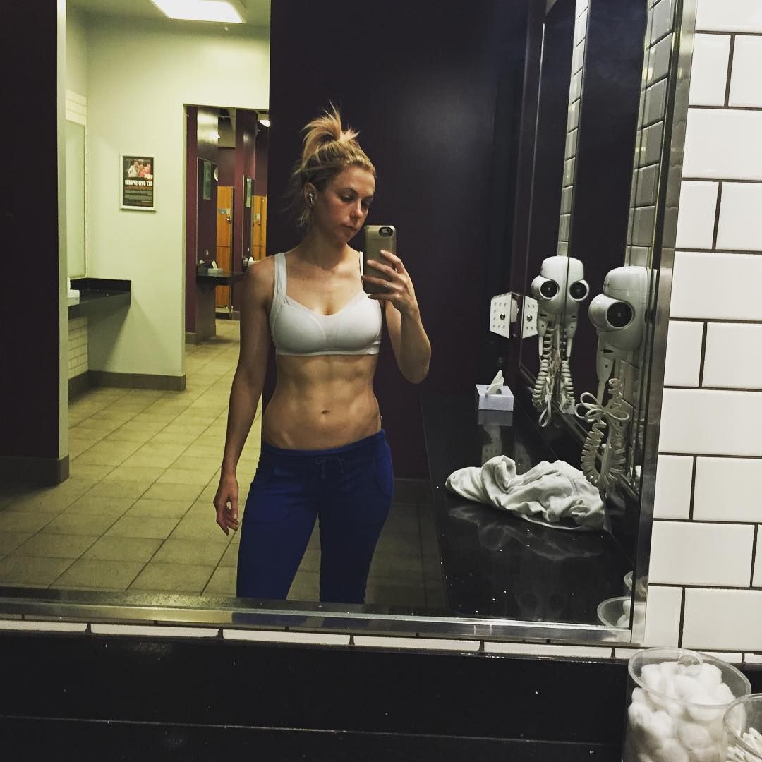 Iliza Shlesinger Plastic Surgery Body