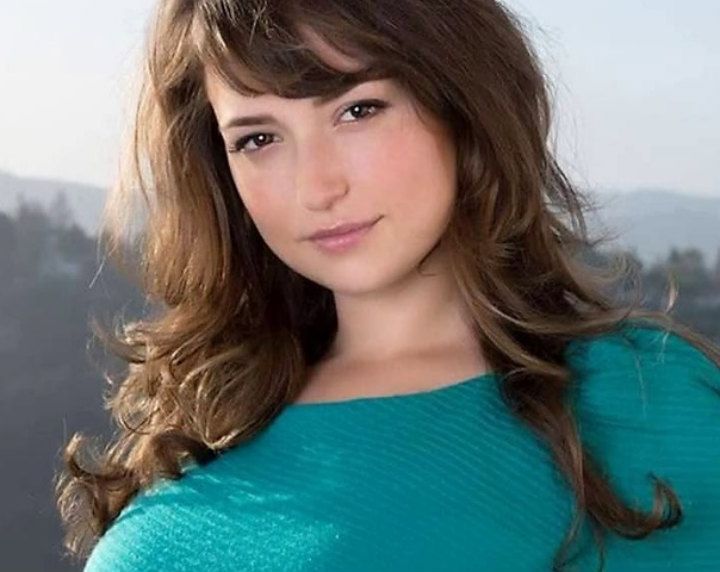 Did Milana Vayntrub Get Plastic Surgery? Body Measurements and More!