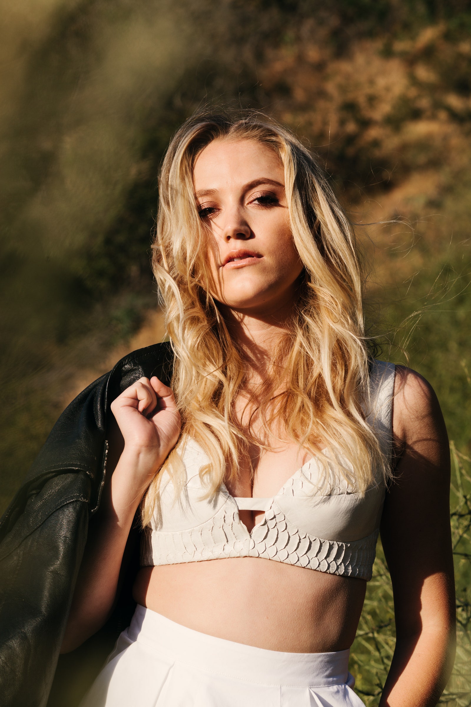 Maika Monroe Plastic Surgery Body