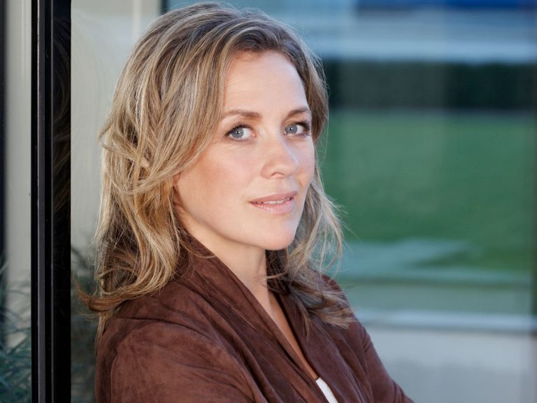 Sarah Beeny Plastic Surgery and Body Measurements
