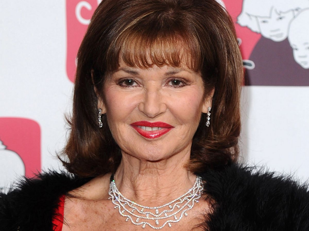 Stephanie Beacham Plastic Surgery Face