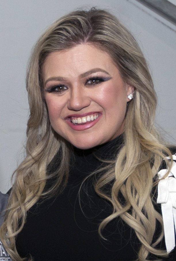 Kelly Clarkson Plastic Surgery Face